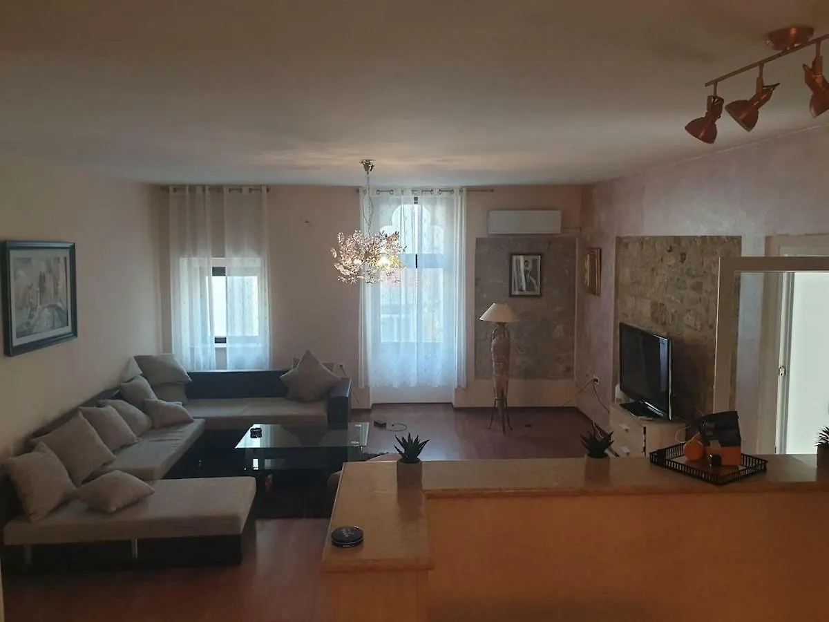 Venetian Building In Poreč Apartmán